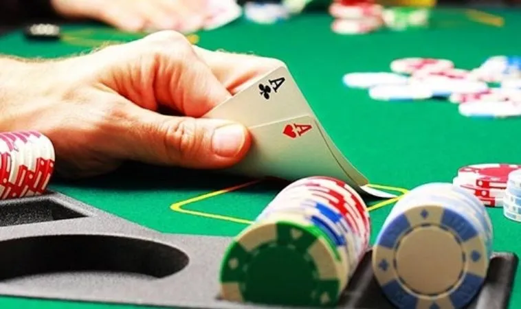 Chơi Poker cực hấp dẫn tại nhà cái GWIN